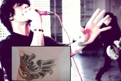 One Ok Rock（ワンオクロック） TAKAの左手首のタトゥー